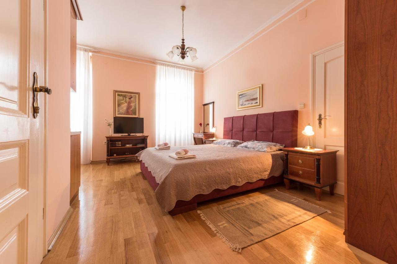 Apartments Villa Devana Abbazia Esterno foto